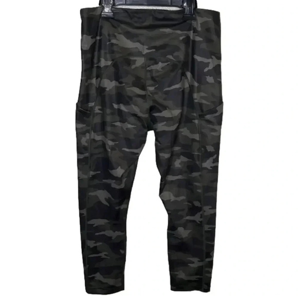 Athleta Ultimate Camo 7/8 Tight Size 1X - Picture 2 of 7